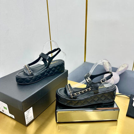 CC WEDGE SANDALS 25S IN BLACK CALFSKIN WITH GOLD HARDWARE