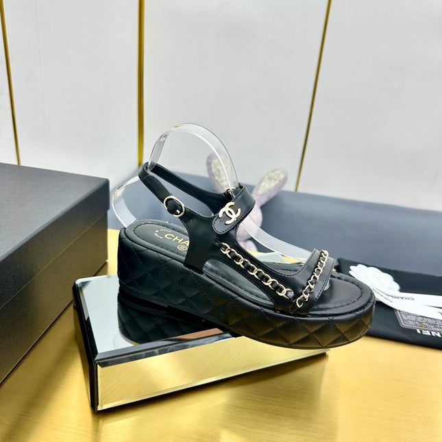 CC WEDGE SANDALS 25S IN BLACK CALFSKIN WITH GOLD HARDWARE