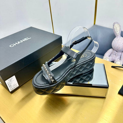 CC WEDGE SANDALS 25S IN BLACK CALFSKIN WITH GOLD HARDWARE