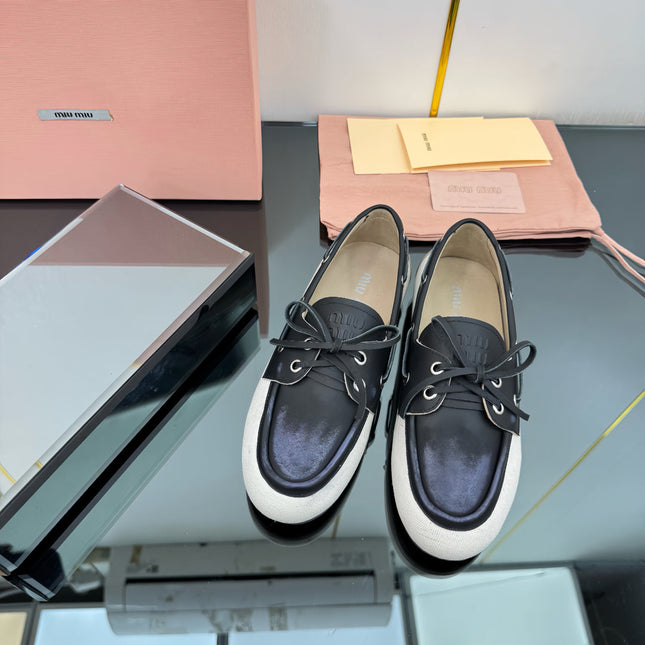 BOAT SHOES IN BLACK CALFSKIN AND WHITE CANVAS