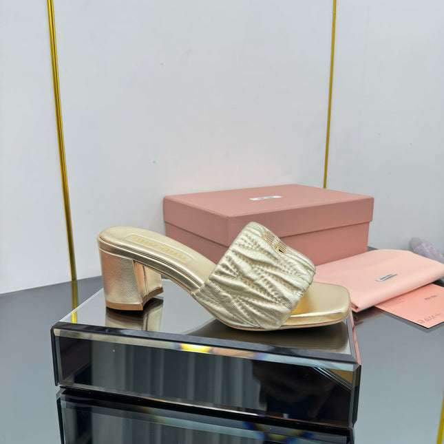 MATELASSÉ SLIDES PUMP IN GOLD PATENT CALFSKIN