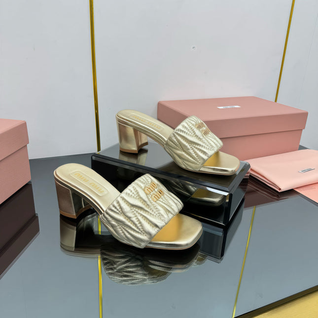 MATELASSÉ SLIDES PUMP IN GOLD PATENT CALFSKIN