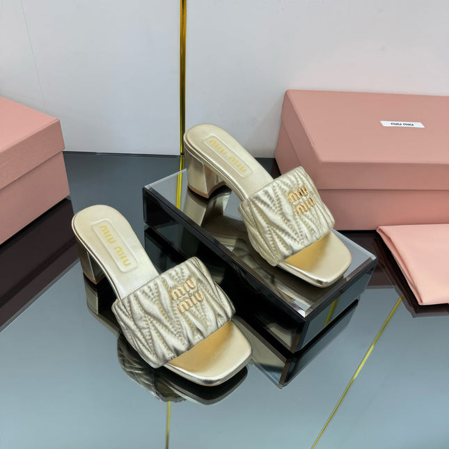 MATELASSÉ SLIDES PUMP IN GOLD PATENT CALFSKIN