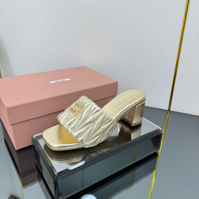 MATELASSÉ SLIDES PUMP IN GOLD PATENT CALFSKIN