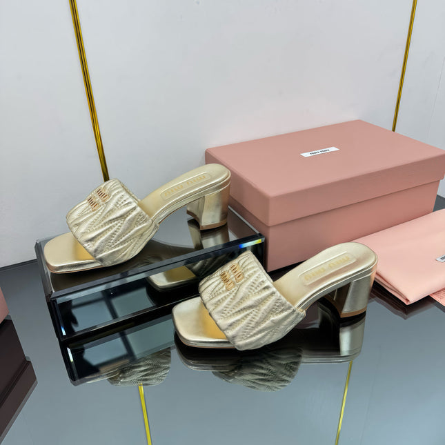 MATELASSÉ SLIDES PUMP IN GOLD PATENT CALFSKIN