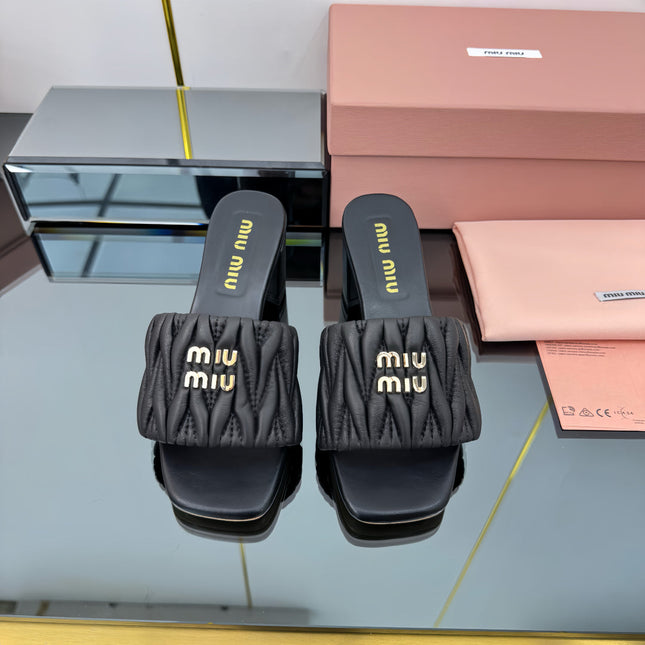 MATELASSÉ SLIDES PUMP IN BLACK CALFSKIN