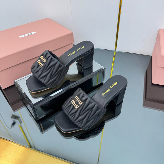 MATELASSÉ SLIDES PUMP IN BLACK CALFSKIN