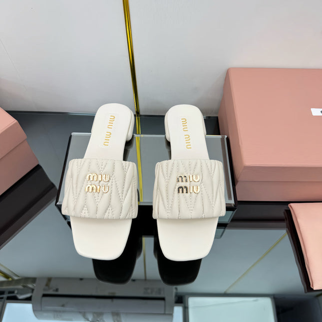 MATELASSÉ SLIDES IN OFF WHITE CALFSKIN