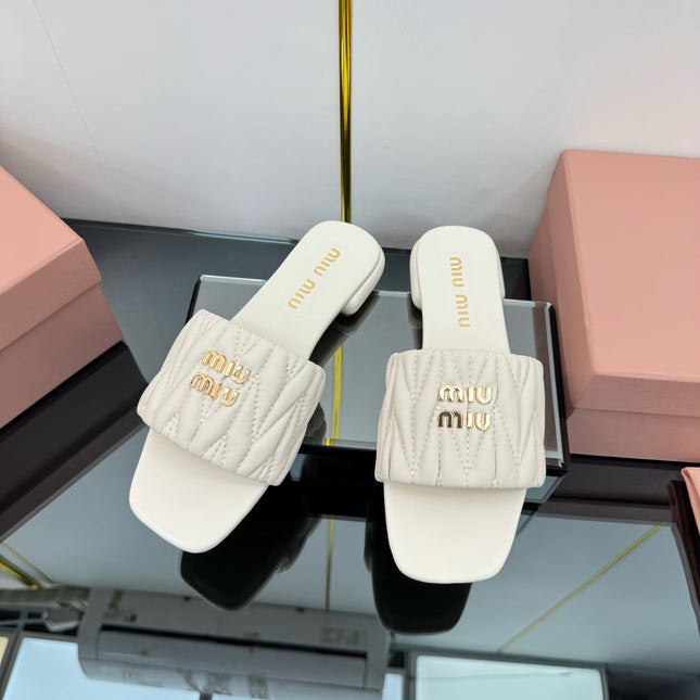 MATELASSÉ SLIDES IN OFF WHITE CALFSKIN