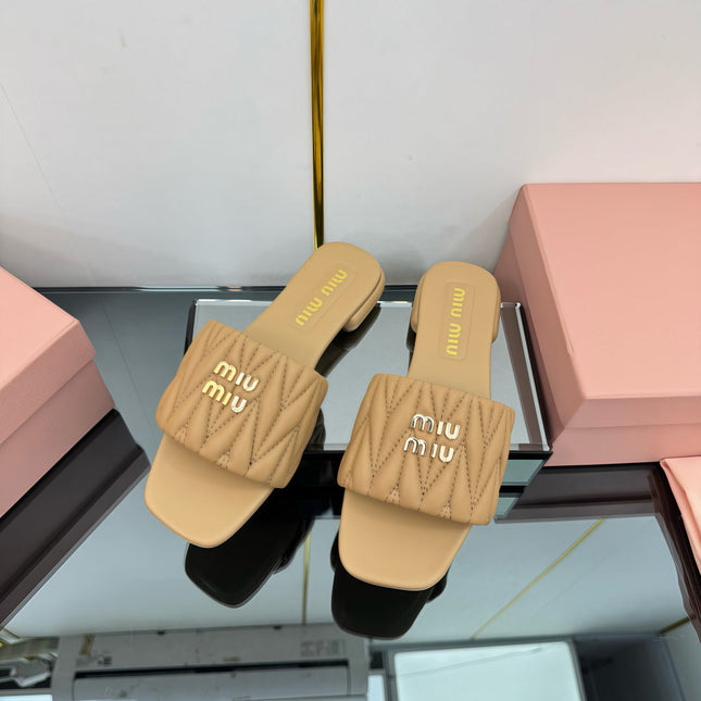 MATELASSÉ SLIDES IN DARK BEIGE CALFSKIN