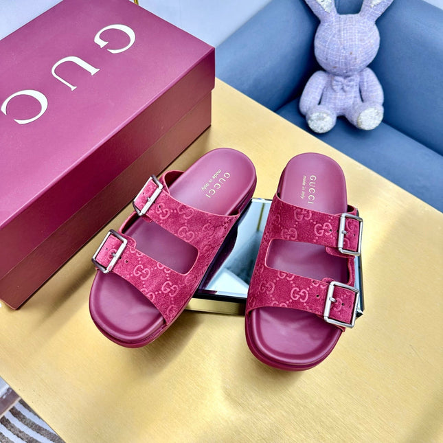 GG SANDALS IN RED LAMBSKIN MIX SUEDE EMBOSSED LOGO