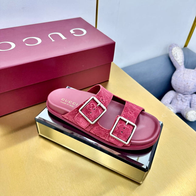 GG SANDALS IN RED LAMBSKIN MIX SUEDE EMBOSSED LOGO