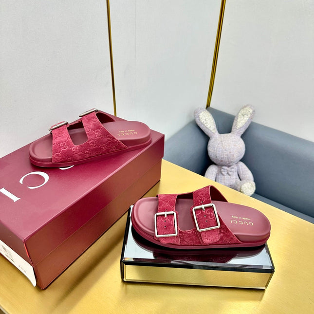 GG SANDALS IN RED LAMBSKIN MIX SUEDE EMBOSSED LOGO