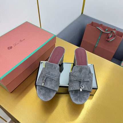 LP BLOCK HEEL SANDALS 25S IN DARK GRAY SUEDE