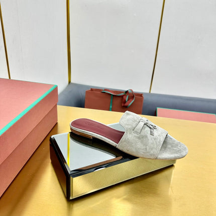 LP SANDALS 25S IN FOG GRAY SUEDE WITH SILVER HARDWARE