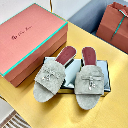 LP SANDALS 25S IN FOG GRAY SUEDE WITH SILVER HARDWARE