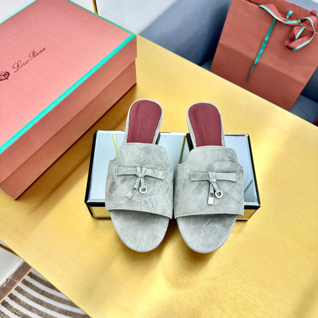 LP SANDALS 25S IN FOG GRAY SUEDE WITH SILVER HARDWARE