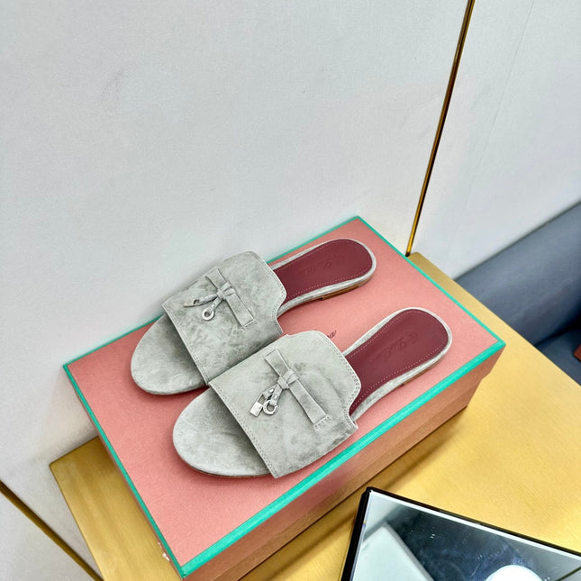 LP SANDALS 25S IN FOG GRAY SUEDE WITH SILVER HARDWARE