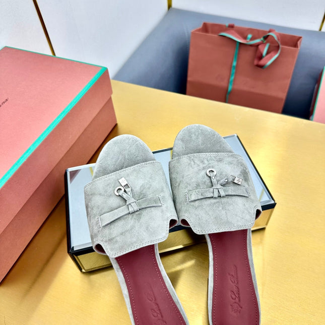 LP SANDALS 25S IN FOG GRAY SUEDE WITH SILVER HARDWARE