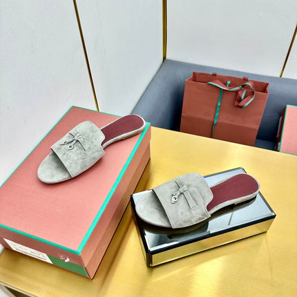 LP SANDALS 25S IN FOG GRAY SUEDE WITH SILVER HARDWARE