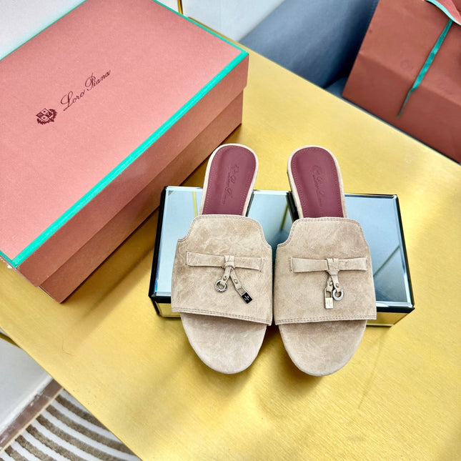 LP SANDALS 25S IN BEIGE SUEDE WITH SILVER HARDWARE