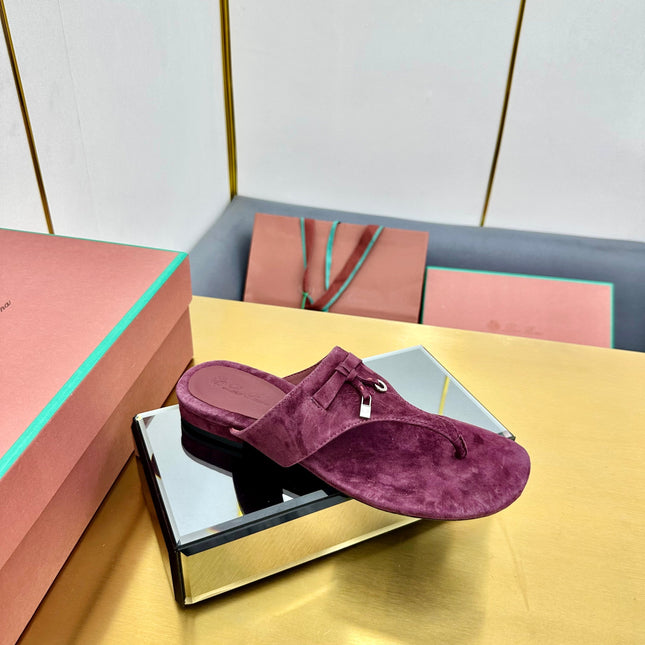 FLIP FLOPS IN WINE RED SUEDE AND HARDWARE SILVER