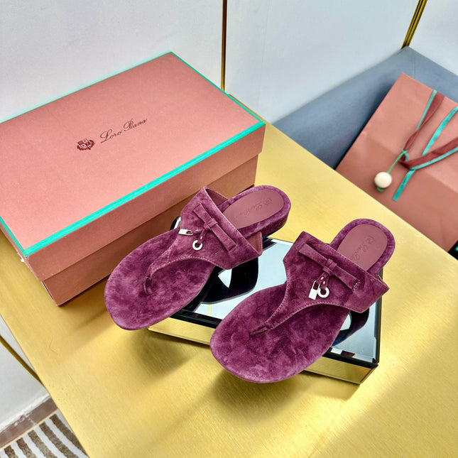 FLIP FLOPS IN WINE RED SUEDE AND HARDWARE SILVER