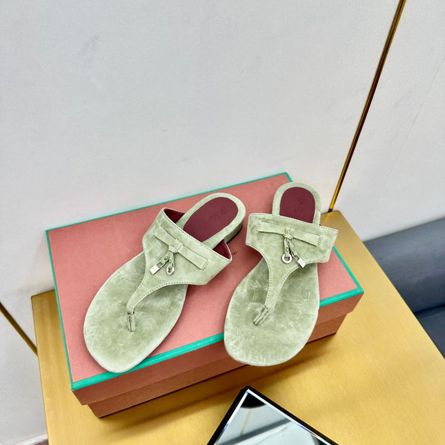 FLIP FLOPS IN GREEN SUEDE AND HARDWARE SILVER