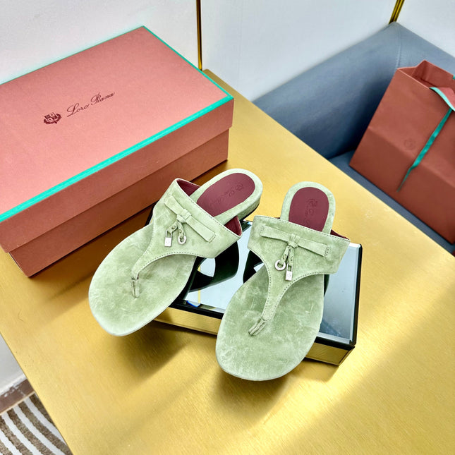 FLIP FLOPS IN GREEN SUEDE AND HARDWARE SILVER