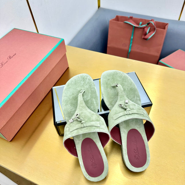 FLIP FLOPS IN GREEN SUEDE AND HARDWARE SILVER