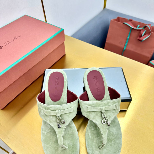 FLIP FLOPS IN GREEN SUEDE AND HARDWARE SILVER