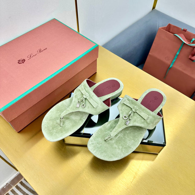 FLIP FLOPS IN GREEN SUEDE AND HARDWARE SILVER