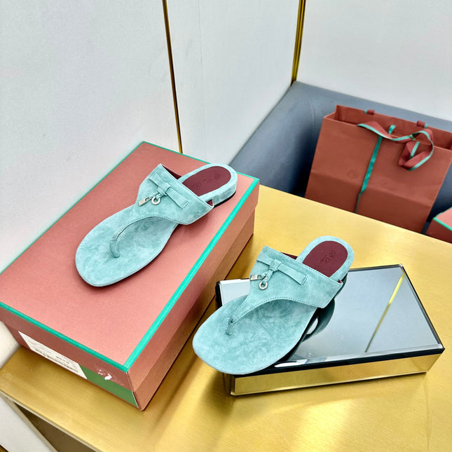 FLIP FLOPS IN EMERALD GREEN SUEDE AND HARDWARE SILVER