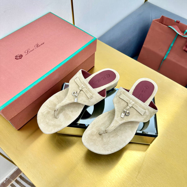 FLIP FLOPS IN BEIGE SUEDE AND HARDWARE SILVER