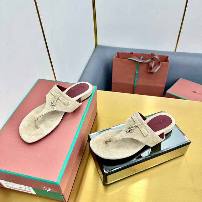 FLIP FLOPS IN BEIGE SUEDE AND HARDWARE SILVER