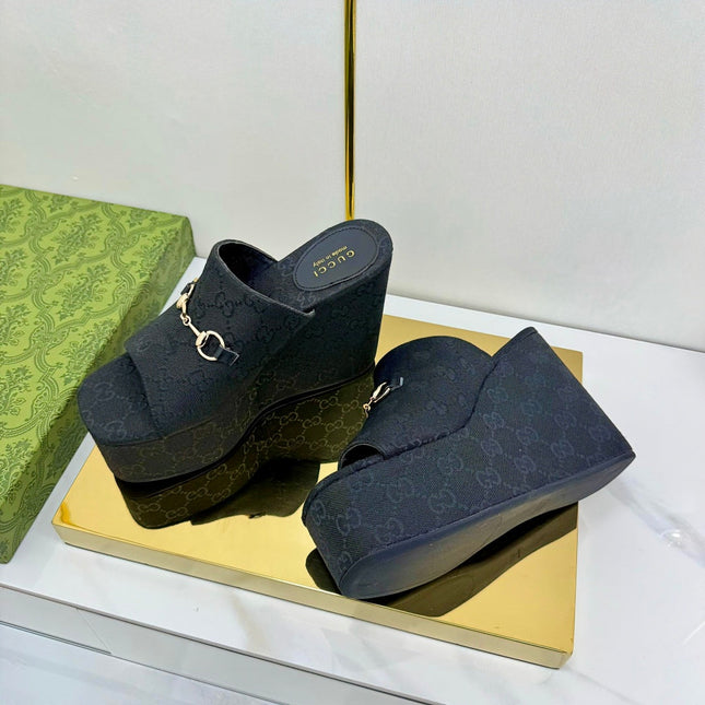 GG WEDGE SLIDES 110 IN BLACK FABRIC WITH GOLD HARDWARE