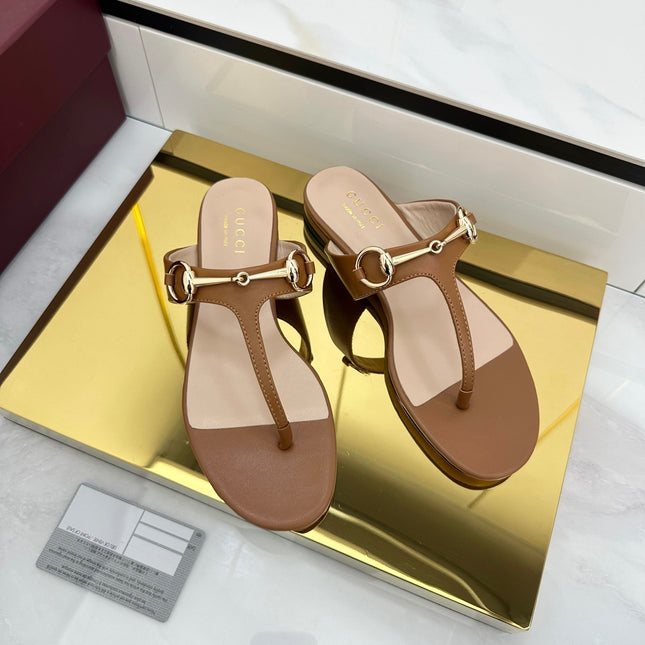 THONG SANDALS IN BROWN LAMBSKIN WITH GOLD HARDWARE