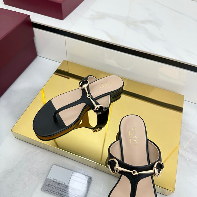 THONG SANDALS IN BLACK LAMBSKIN WITH GOLD HARDWARE