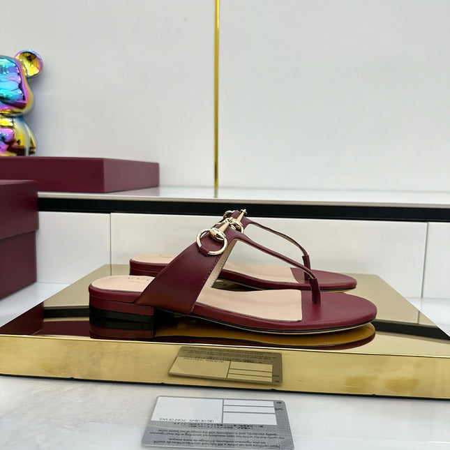 THONG SANDALS IN RED LAMBSKIN WITH GOLD HARDWARE