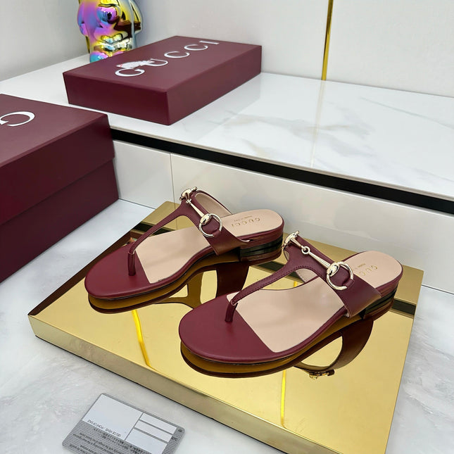 THONG SANDALS IN RED LAMBSKIN WITH GOLD HARDWARE