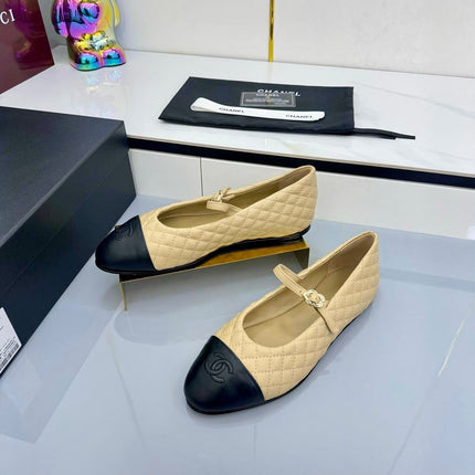 CC MARY JANE FLAT 25S IN BEIGE LAMBSKIN EMBOSSED LOGO