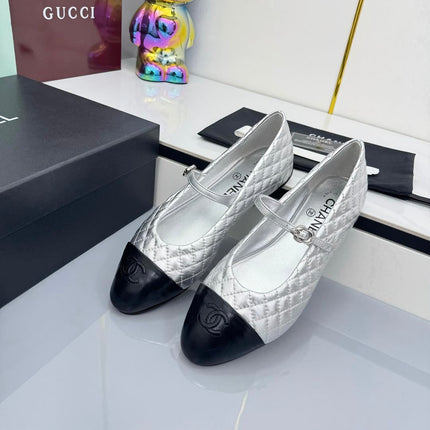 CC MARY JANE FLAT 25S IN SILVER LAMBSKIN EMBOSSED LOGO