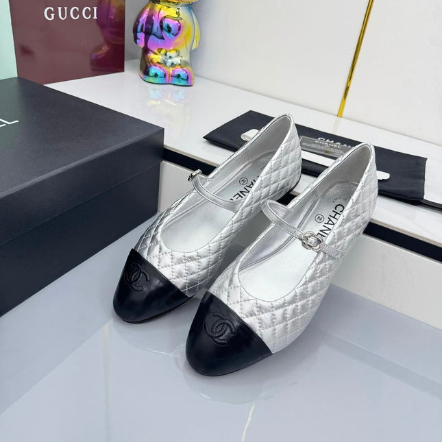 CC MARY JANE FLAT 25S IN SILVER LAMBSKIN EMBOSSED LOGO