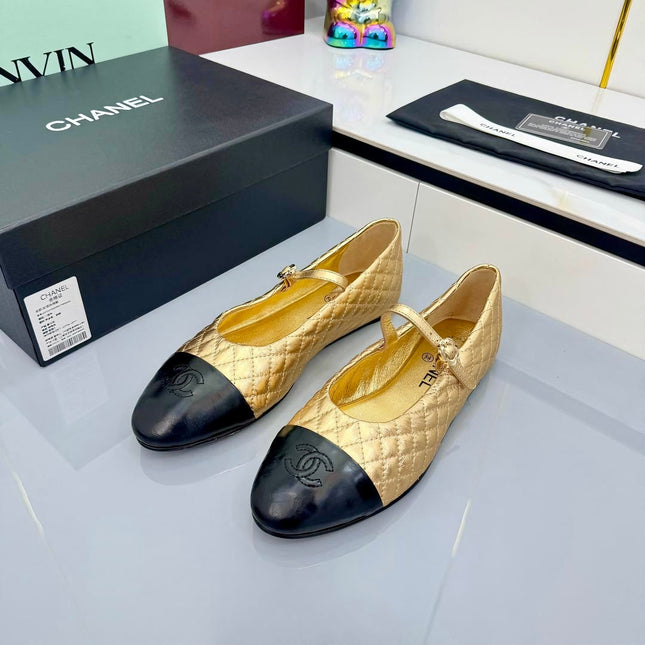 CC MARY JANE FLAT 25S IN GOLD LAMBSKIN EMBOSSED LOGO