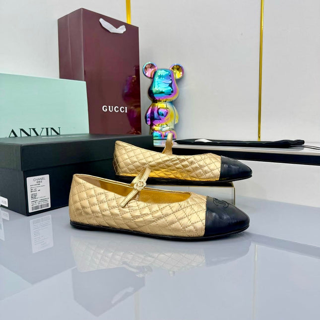 CC MARY JANE FLAT 25S IN GOLD LAMBSKIN EMBOSSED LOGO