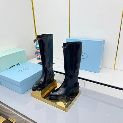 PRADA 25S POINTED TALL BOOTS 50MM IN BLACK GLOSSY CALFSKIN WITH LOGO