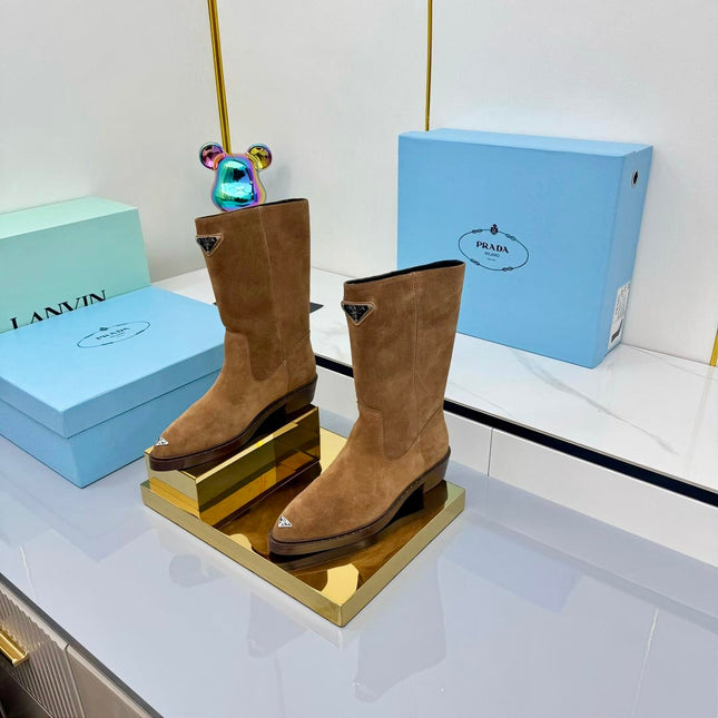 PRADA 25S POINTED TOE HIGH BOOTS 50MM IN DARK BROWN SUEDE WITH LOGO