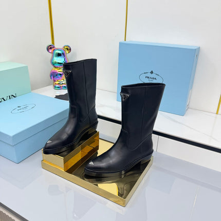 PRADA 25S POINTED TOE HIGH BOOTS 50MM IN BLACK CALFSKIN WITH LOGO