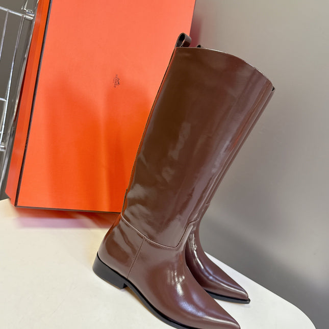 HM 25S POINTED-TOE KNEE-HIGH BOOTS IN BROWN GLOSSY LAMBSKIN