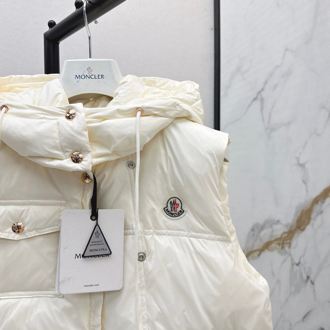MONCLER 25S JACKET IN WHITE 307425